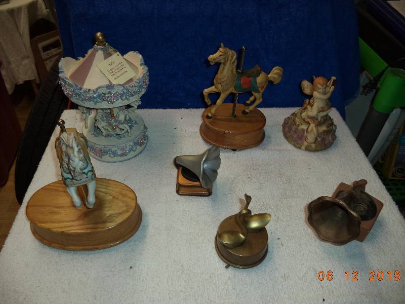 lot 5013 image: Music Box Lot of 7