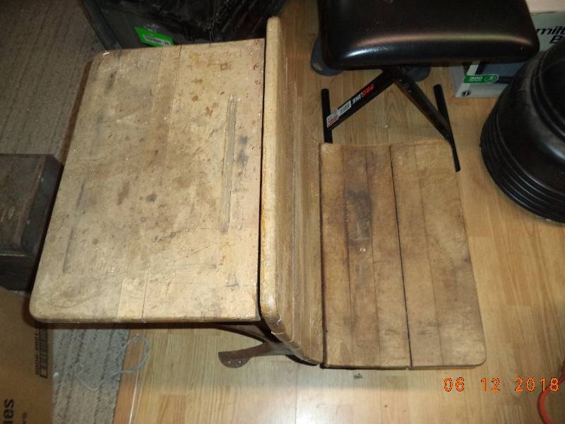 lot 5014 image: Vintage School Desk