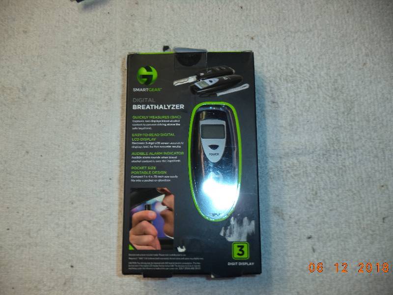 lot 5027 image: Smartgear Digital Breathalyzer    Help Prevent DUI