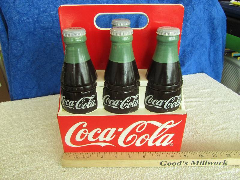 lot 552 image: Coca Cola 6 Pack Cookie Jar