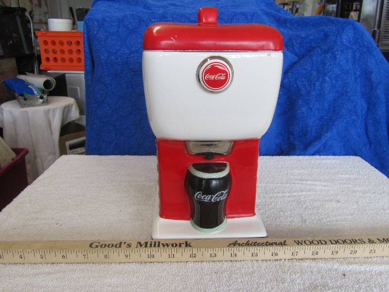 lot 553 image: Coca Cola Fountain Despenser- Cookie Jar