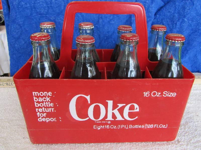 lot 566 image: 8 Pack of 8oz Coca Cola Bottles With Carrier