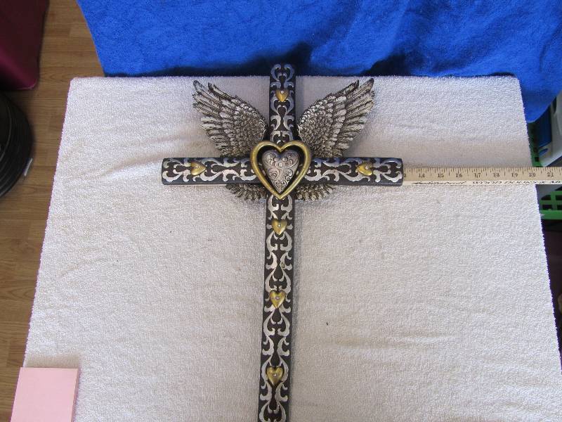 lot 569 image: 13x19 Cross