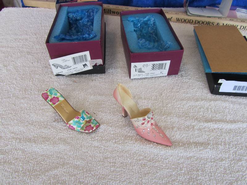 lot 1014 image: Just The Right Shoe Figurines- Collectibles-  Cabana and Pure Heart