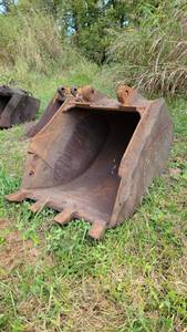 lot 19463 image: 30-inch  4-tooth Excavator Bucket