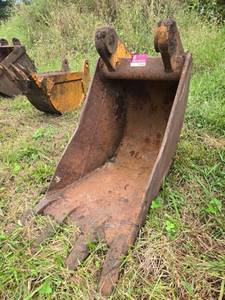 lot 19466 image: 18-inch  4-tooth Excavator Bucket