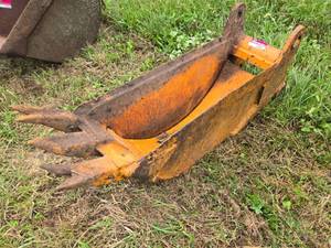 lot 19467 image: 12-inch  3-tooth Excavator Bucket