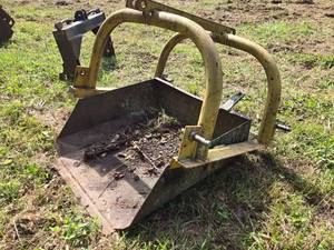lot 19479 image: 3- point Slip Scoop