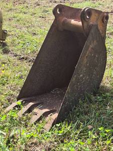 lot 19480 image: 18-inch  4-tooth Excavator Bucket