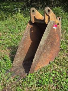 lot 19483 image: 15-inch  3-tooth Excavator Bucket