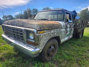 lot 3719 image: 1978  Ford-350 Pickup Truck w Dump Bed and Wooden Sides