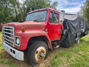 lot 3724 image: 1981  International 1854 Cab-Over Dump Truck