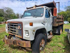 lot 3725 image: 1989  International 1754 Single-Axle Dump Truck