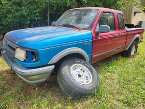 lot 3727 image: 1993  Ford Ranger XLT Extended Cab Pickup Truck