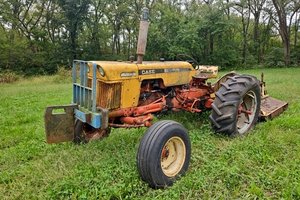 lot 3763 image: Case Farm Tractor w Implements