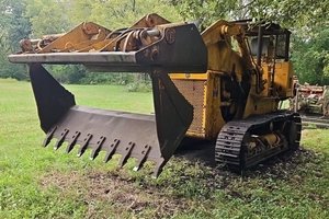 lot 3764 image: Caterpillar Track Loader
