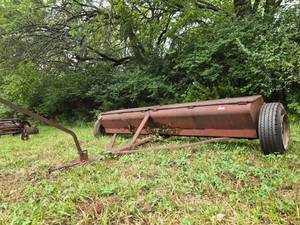 lot 13372 image: Eeze Flow 120- inch Drop Spreader