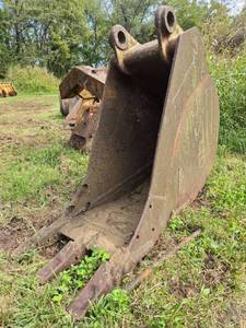 lot 19490 image: 23-inch Excavator Bucket