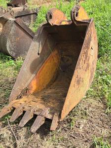 lot 19492 image: 23-inch Excavator Bucket