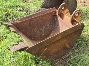 lot 19494 image: 24-inch Excavator Bucket