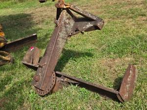 lot 20687 image: 84-inch 3-point Tractor Rear Scraper Blade