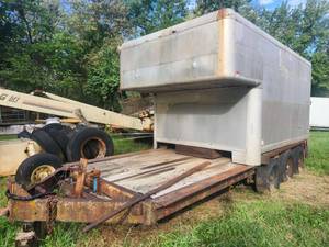 lot 3731 image: Tandem Axle Enclosed Cargo Trailer w Wooden Deck