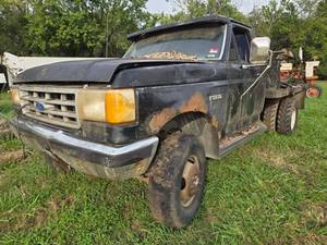 lot 3733 image: 1989  Ford F-350 Series Dump Truck w Hydraulic Bed and Auger