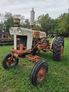 lot 3734 image: Case Tractor  Model G1352