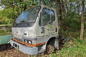 lot 9366 image: Mitsubishi Fuso FE60 Truck Cab w Chassis