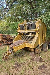 lot 9367 image: Vermeer 605 G Square Hay Baler with Ejector System