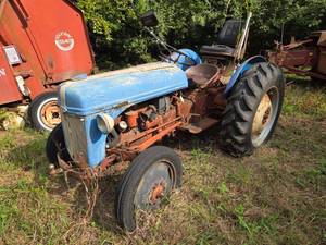 lot 13392 image: Ford 2N Farm Tractor