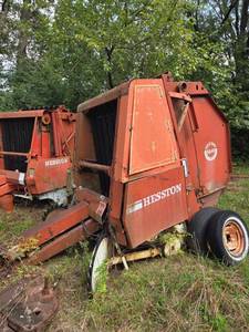 lot 13394 image: Hesston Round Baler 5540
