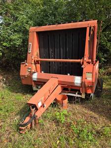 lot 13395 image: Hesston Rounder 5580
