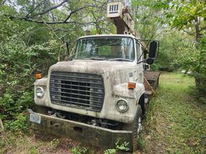 lot 4224 image: International Loadstar 1600 Truck w Hydraulic Crane