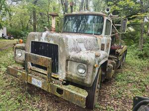lot 4226 image: Mack B685 Tandem Axle Truck Chassis