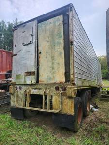 lot 4235 image: Enclosed Trailer