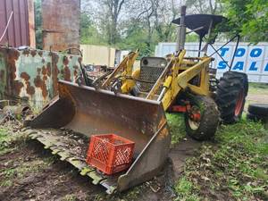 lot 4244 image: Case Wheel Loader with Front Bucket Attachment