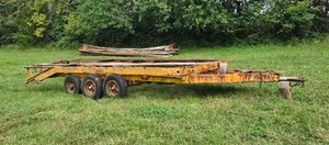 lot 13403 image: Tri-Axle Flatbed Trailer w Wooden Decking