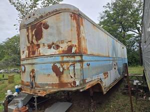 lot 4237 image: Atlas Van Lines Enclosed Cargo Trailer w Contents