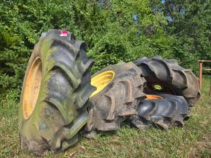 lot 20697 image: Tractor Tires w Rims Agricultural Equipment Lot