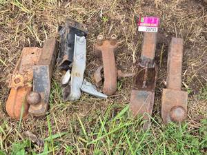 lot 20703 image: Heavy Duty Quick Couplers & Mounting Brackets