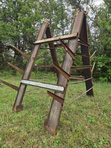 lot 20710 image: Vintage Farm Hay Wagon Rack w Metal Frame