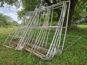 lot 20712 image: Metal Livestock Hay Rack Panels w Curved Top