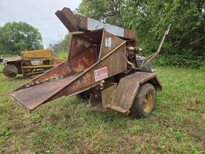 lot 20716 image: Towed Wood Chipper Shredder with Rotating Blades