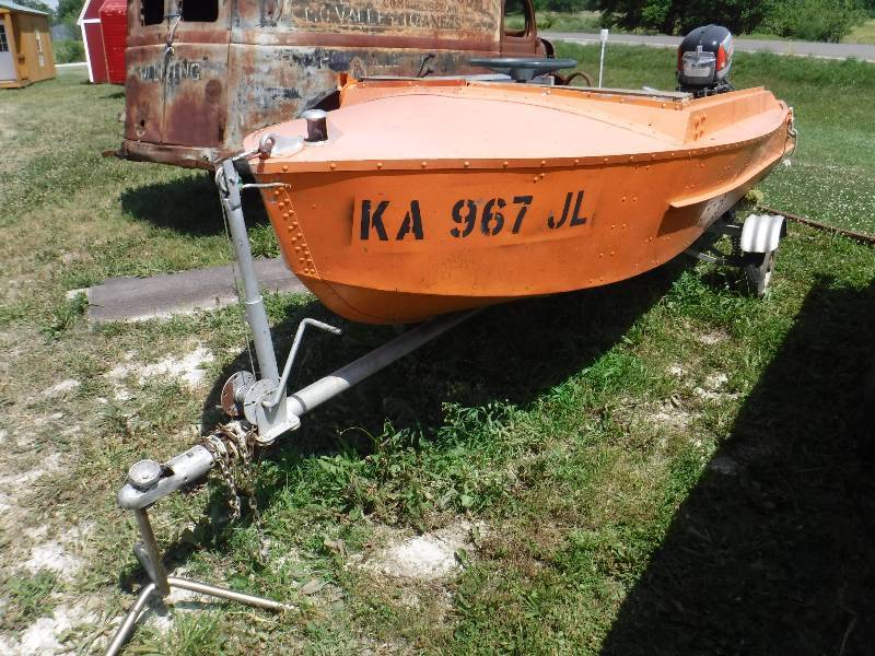lot 4872 image: 14ft Fishing Boat