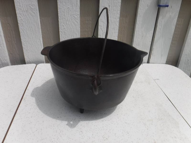lot 4882 image: cast iron sidney pot