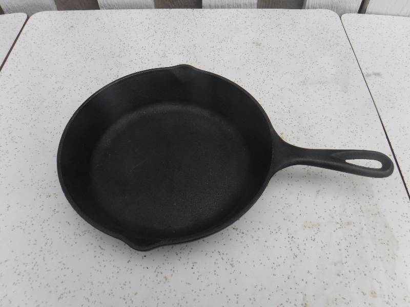 lot 4885 image: cast iron pan
