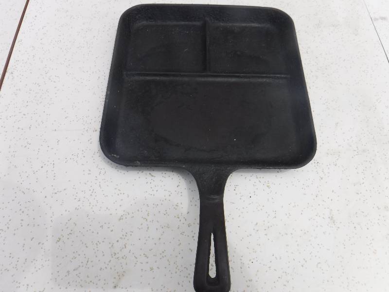 lot 4888 image: cast iron breakfast skillet