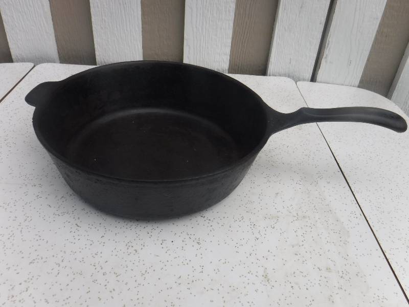 lot 4891 image: cast iron pan