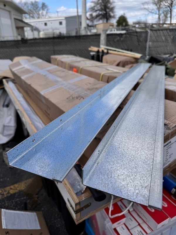lot 180 image: 2 New Pieces of Heavy Duty Solid L-Shaped Steel Stock 71x4